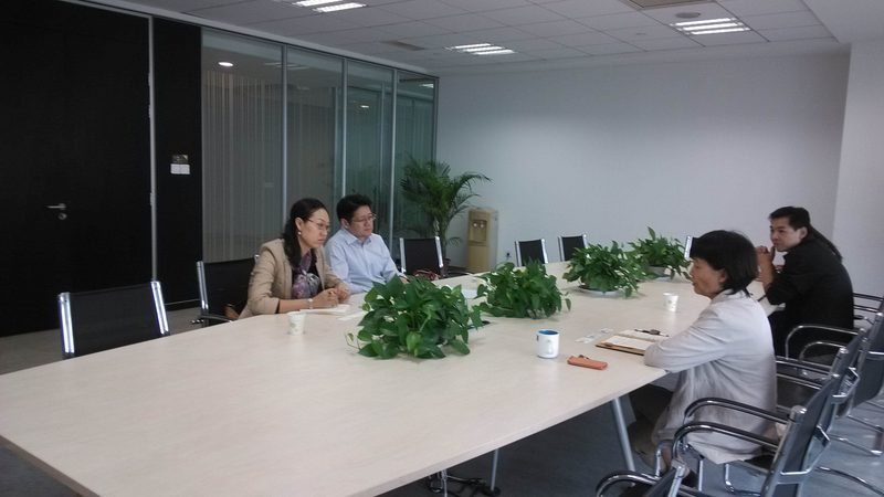 选择合适的加盟顾问是规避风险的关键。以下是一些建议：